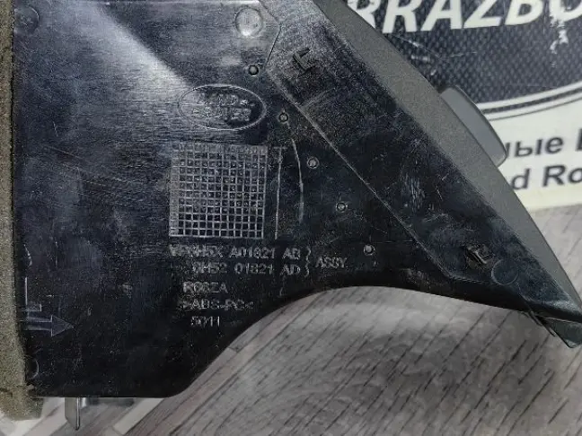 Дефлектор левый центр Land Rover Freelander 2 2.2