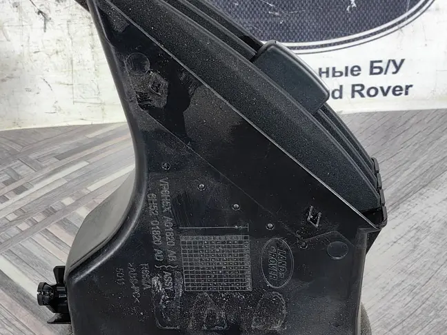 Дефлектор правый центр Land Rover Freelander 2 2.2