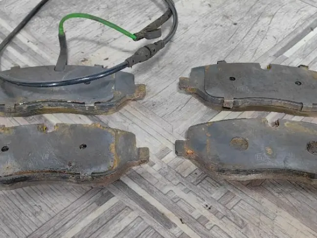 Колодки передние DISCOVERY 3 L319 2.7