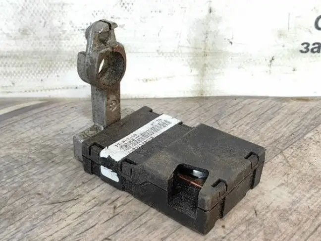 Клемма аккумулятора Land Rover Discovery 3 L319