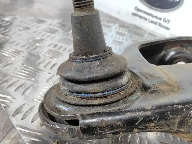 Рычаг передний нижний правый DISCOVERY 3 L319