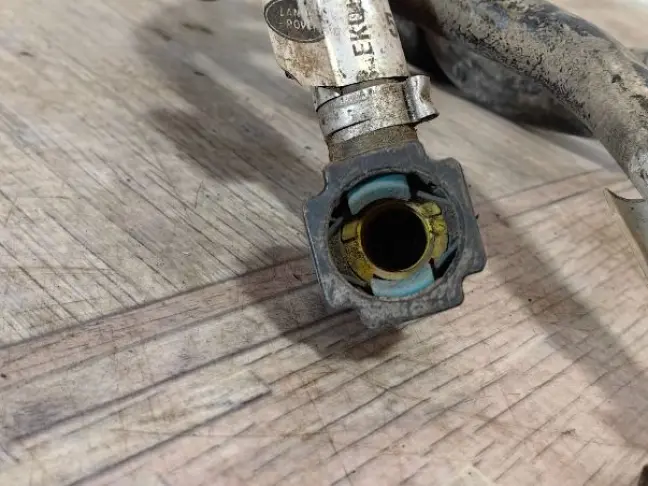 Топливная трубка  DISCOVERY 3 L319 2.7