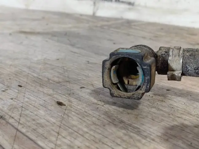 Топливная трубка  DISCOVERY 3 L319 2.7