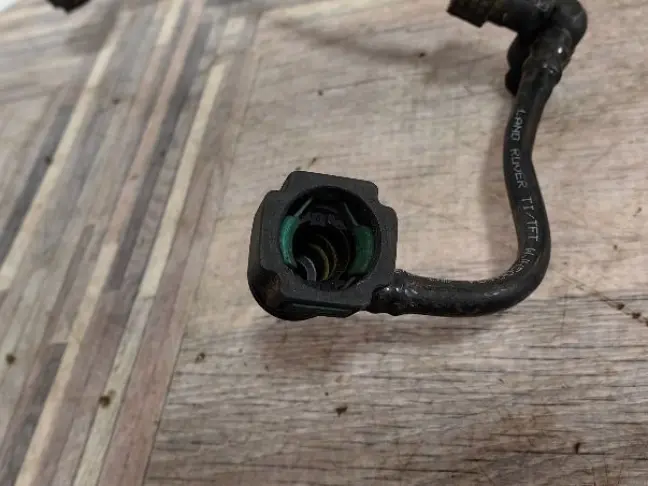 Топливная трубка  DISCOVERY 3 L319 2.7