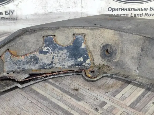 Брызговик передний правый Discovery 3/4 L319