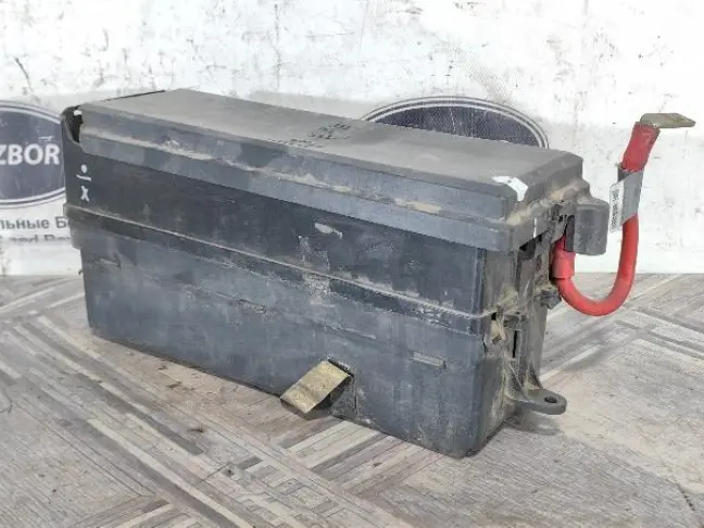 Блок предохранителей под капот DISCOVERY 3 L319