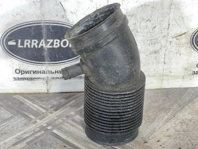Воздушный патрубок Land Rover Discovery 3 L319 4.4