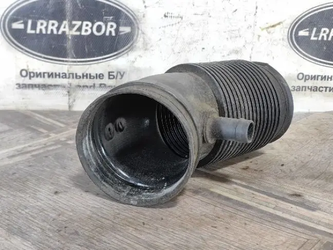 Воздушный патрубок Land Rover Discovery 3 L319 4.4