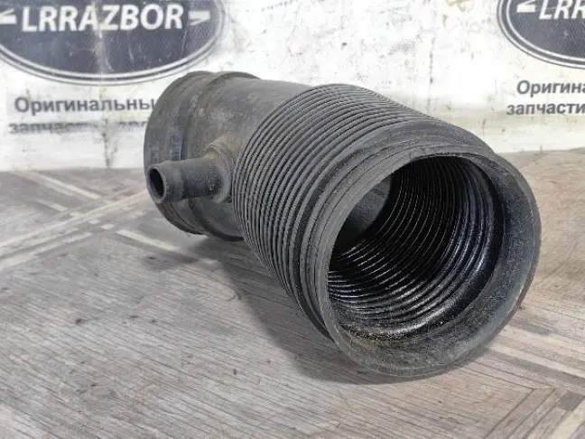 Воздушный патрубок Land Rover Discovery 3 L319 4.4