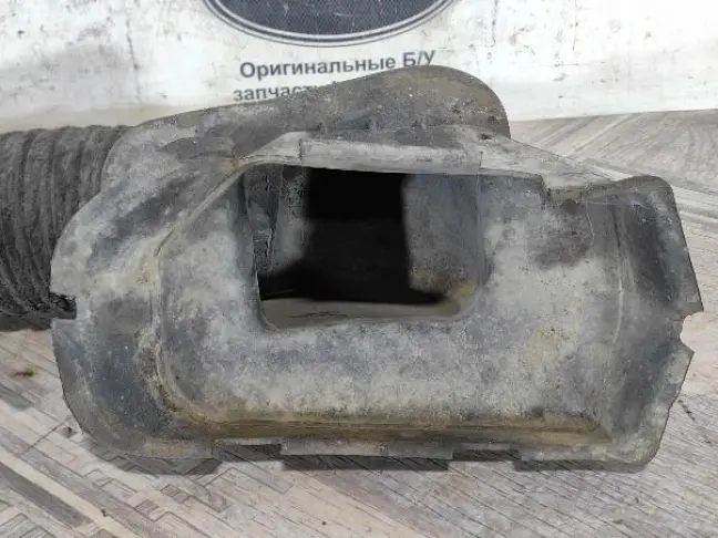 Воздушный патрубок Land Rover Discovery 3 L319