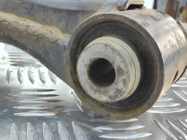 Рычаг передний нижний левый DISCOVERY 3/4 L319