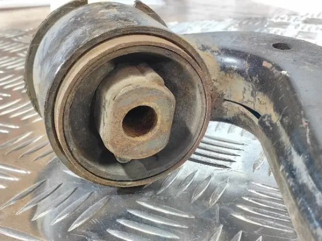 Рычаг передний нижний левый DISCOVERY 3/4 L319