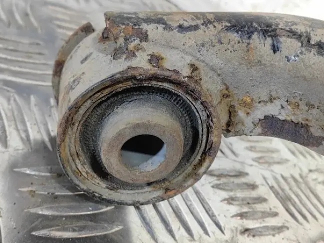 Рычаг передний верхний левый DISCOVERY 3/4 L319