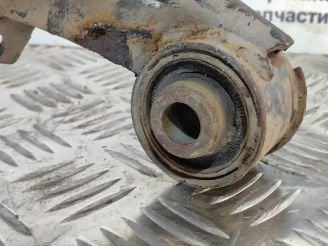 Рычаг передний верхний левый DISCOVERY 3/4 L319