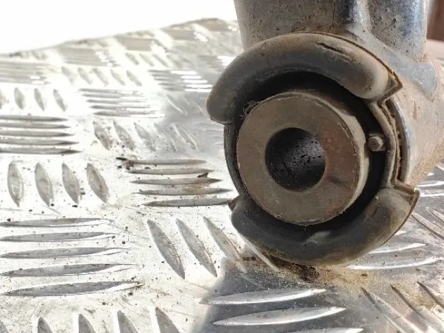 Рычаг задний нижний правый Discovery 3/4 L319