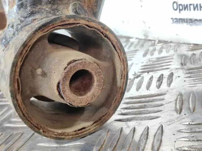 Рычаг задний нижний левый Discovery 3/4 L319