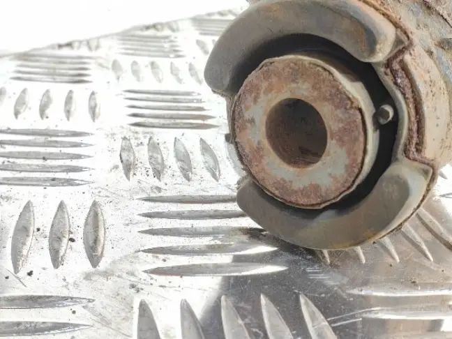 Рычаг задний нижний левый Discovery 3/4 L319