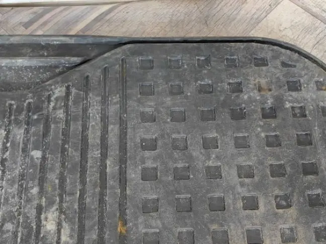 Коврик передний правый оригинал DISCOVERY 3/4 L319