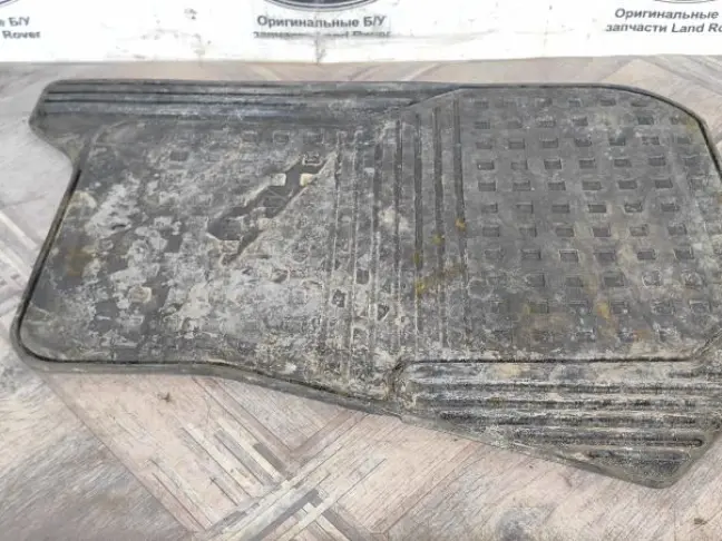 Коврик передний правый оригинал DISCOVERY 3/4 L319