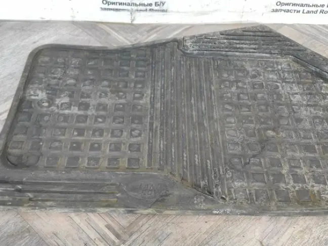 Коврик передний правый оригинал DISCOVERY 3/4 L319