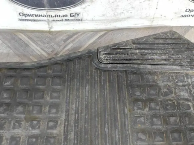Коврик передний правый оригинал DISCOVERY 3/4 L319