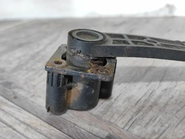 Датчик положения кузова задний RRS L320 рест