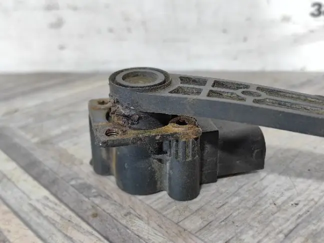 Датчик положения кузова задний RRS L320 рест