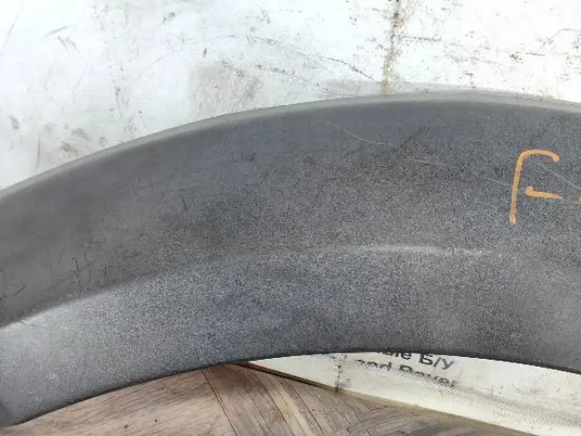 Молдинг заднего крыла правого DISCOVERY 3 L319