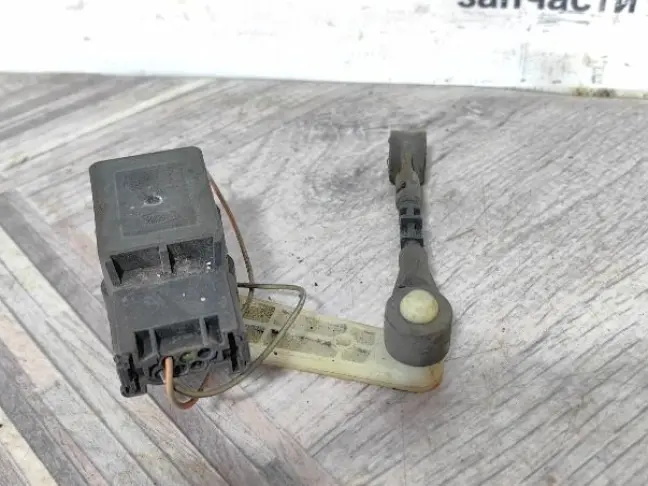 Датчик передний левый Land Rover Discovery 3