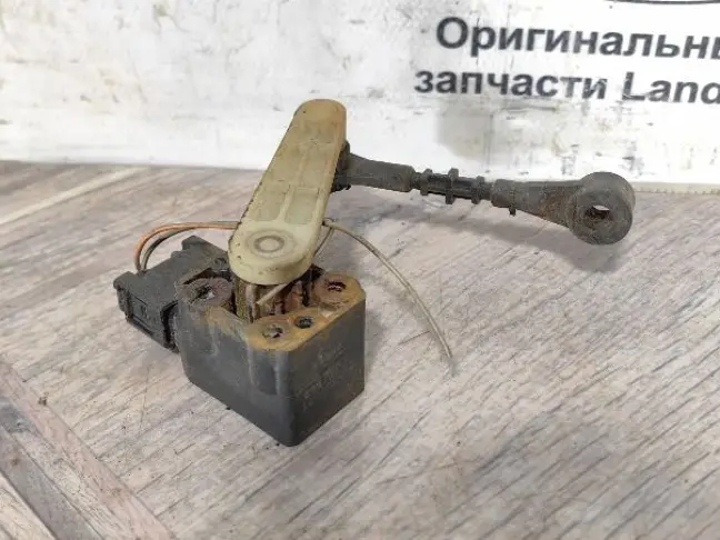 Датчик передний левый Land Rover Discovery 3