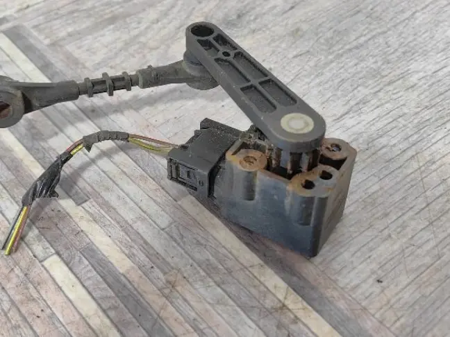 Датчик передний правый Land Rover Discovery 3