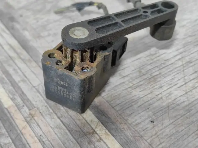 Датчик передний правый Land Rover Discovery 3