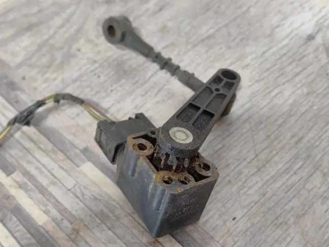 Датчик передний правый Land Rover Discovery 3