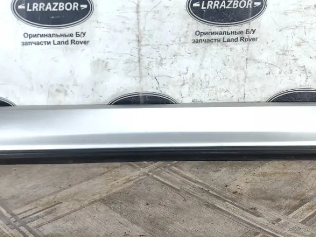 Молдинг передней правой двери DISCOVERY 3 L319