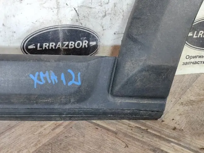 Молдинг двери задней левой DISCOVERY 3 L319 05-09