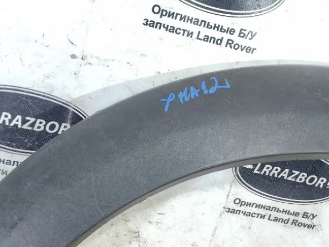 Молдинг двери задней левой DISCOVERY 3 L319 05-09