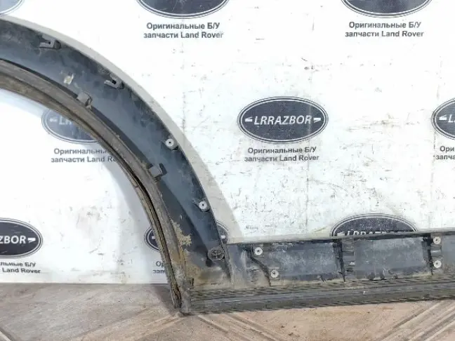 Молдинг двери задней левой DISCOVERY 3 L319 05-09