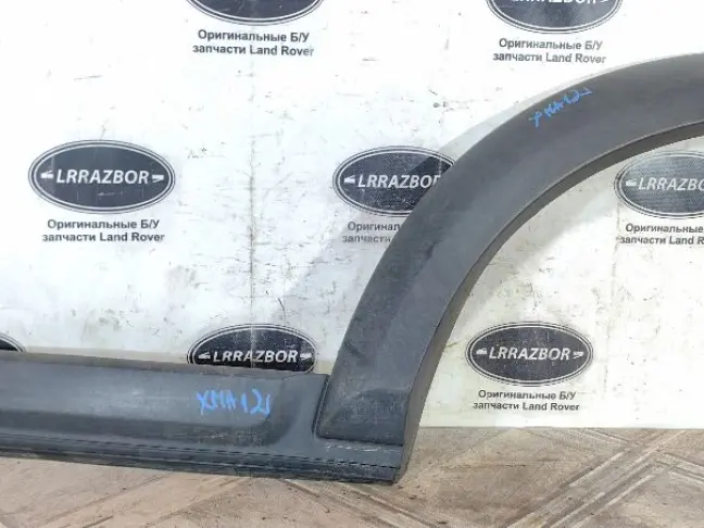 Молдинг двери задней левой DISCOVERY 3 L319 05-09