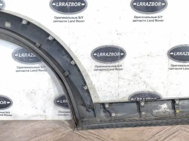 Молдинг двери задней левой DISCOVERY 3 L319 05-09