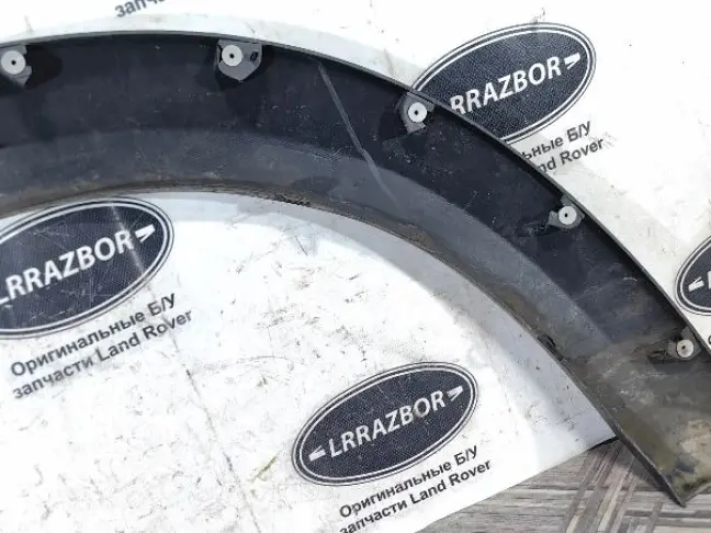 Молдинг переднего правого крыла DISCOVERY 3 L319