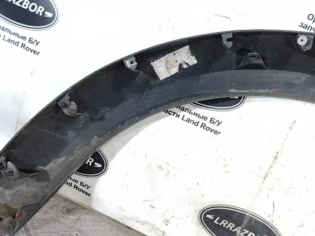 Молдинг переднего правого крыла DISCOVERY 3 L319