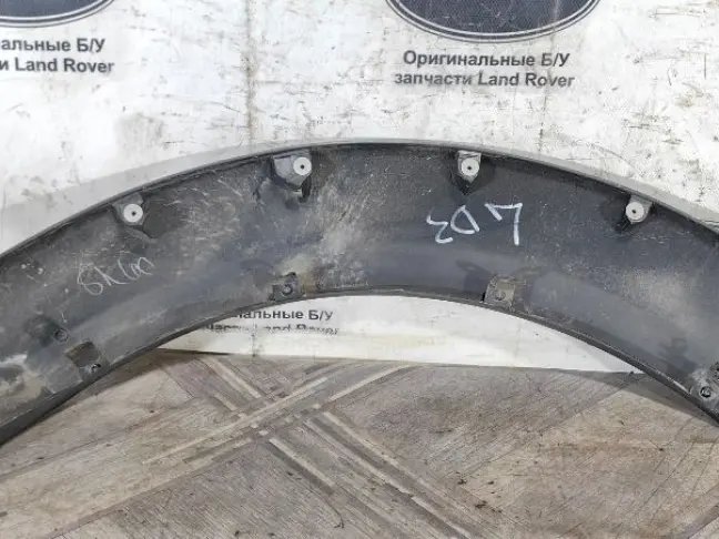 Молдинг заднего крыла левого DISCOVERY 3 L319
