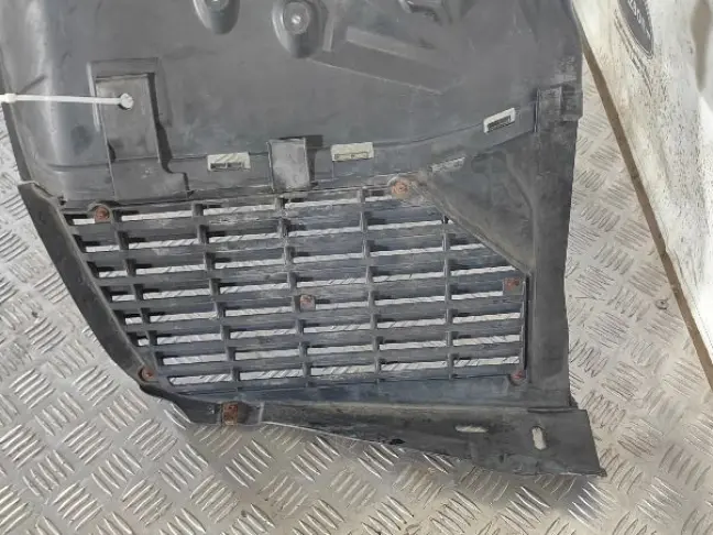 Подкрылок передний правый Range Rover Sport L320