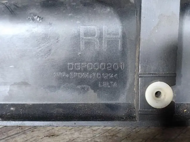 Молдинг передний правый  Range Rover Sport L320