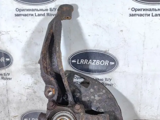 Кулак передний левый  Range Rover Sport L320 05-09