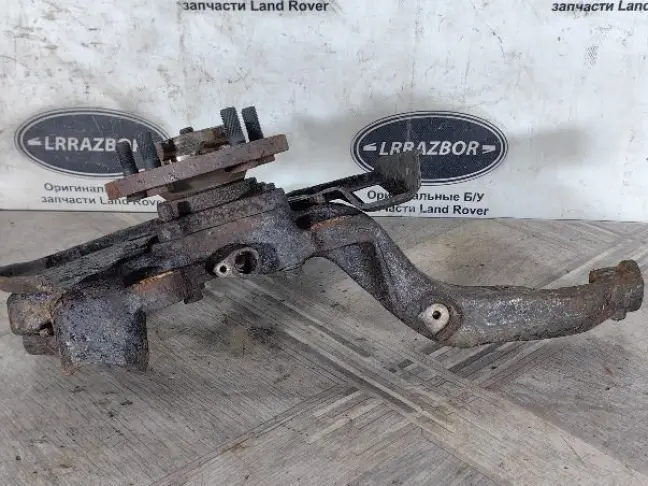Кулак передний левый  Range Rover Sport L320 05-09