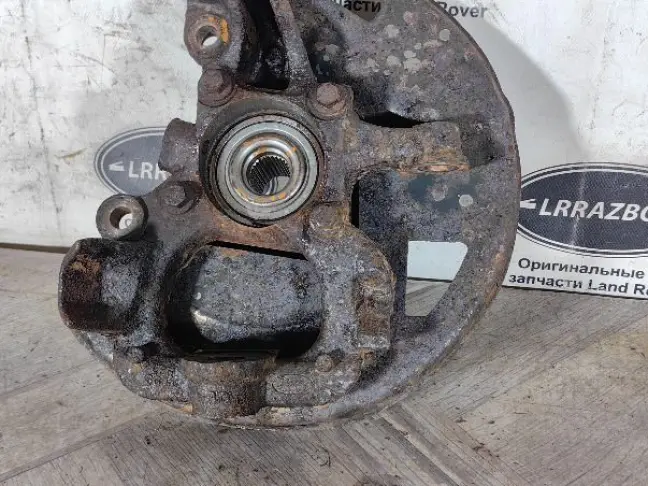 Кулак передний левый  Range Rover Sport L320 05-09