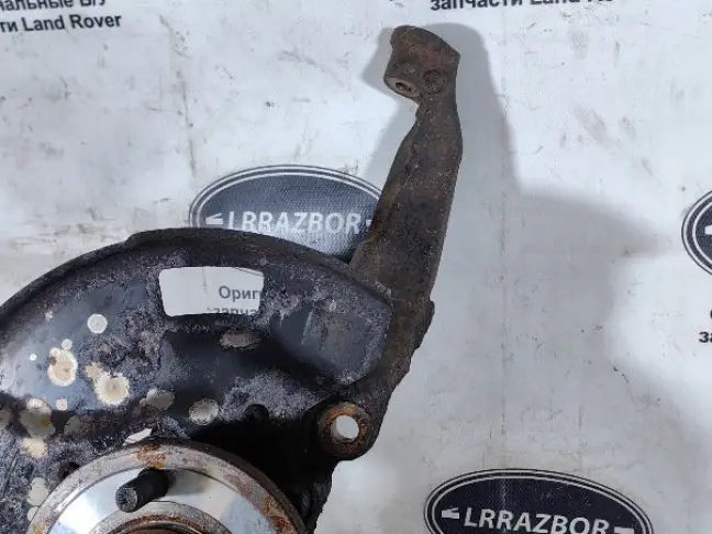 Кулак передний левый  Range Rover Sport L320 05-09