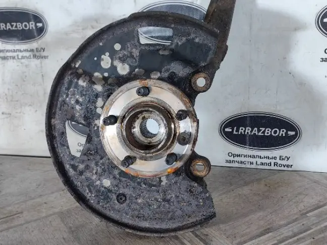 Кулак передний левый  Range Rover Sport L320 05-09