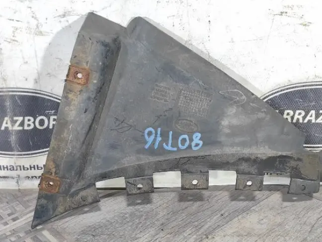 Треугольник подкрылка левый Range Rover L322 05-12